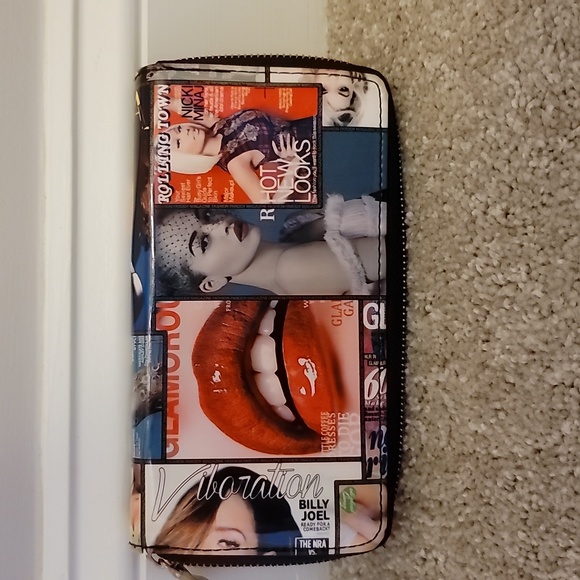 Vogue Accordian Wallet featuring Rihanna, Nikki Minaj, - Picture 2 of 5